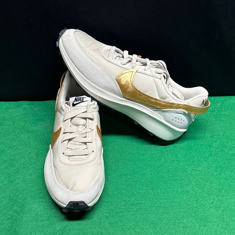NEW Womens Nike Waffle Debut Sail/Gold. Womens size 11